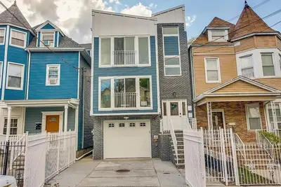 Image de Spacious 6 Bedroom Home with Nyc Access & Parking