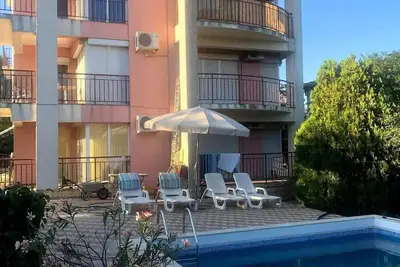 Image de Cozy 1-bedroom apartment near Sunny Beach with pool, Ac, WiFi