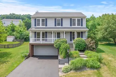 Image de Modern & Stylish 5 Bdr Home in Cranberry/Pittsburg