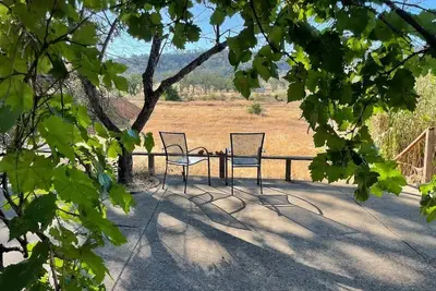 Riverbed House with hot tub