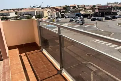 Image de proche plages principales et des commerce: studio 4 couchages