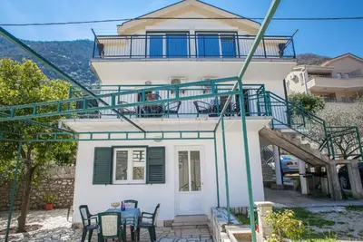 Image de Charming Seaside Escape in Kotor - One Bedroom Apartment with Garden 3