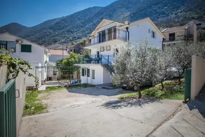 Image de Charming Seaside Escape in Kotor - One Bedroom Apartment with Sea View 2