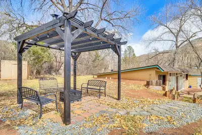 Image de Half-Mi to Jemez Hot Springs: Cozy Cabin Getaway!