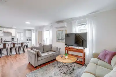Walkable Dtwn Townhome Near Campus & Palmer Square