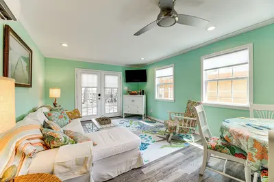 Image de Walk to Pier & Dining: Central Rockport Cottage