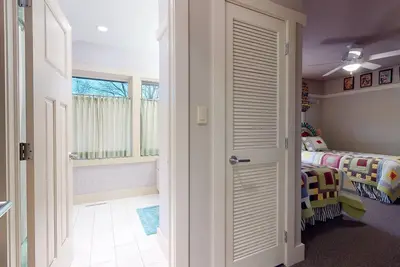 Image de Lakefront Home in West Lake Okoboji with Guest House