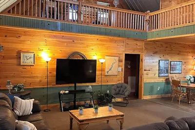 Image de Spacious 5-bedroom lodge with boat trailer parking, @ Lake Tenkiller, in Cookson
