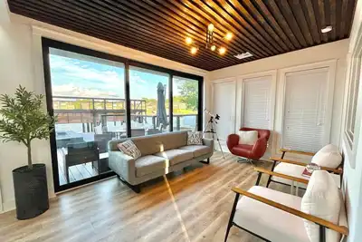 Image de Spacious Luxury Lakefront Home with Pool and Jacuzzi, Firepit, and Game Room!