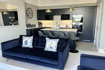 Image de Stunning 2 bedroomed modern apartment overlooking the sea!