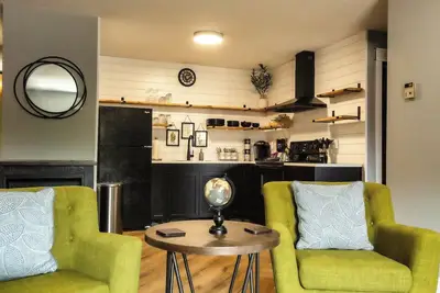Image de Cambrian & Co. Loft Cozy, Charming, Downtown Ease
