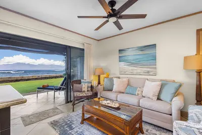 Image de Direct Oceanfront Beach Pohailani Studio