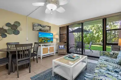Image de Serene Hawaiian Beachside Bliss