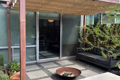 Image de Sophisticated Downtown Condo with High-End Amenities