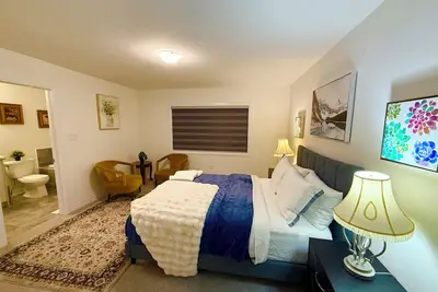 Image de Home away from home- Minutes from Niagara Falls and theme park.