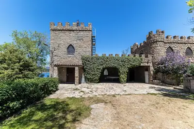 Image de Château 'Isla Del Burguillo' avec terrasse privée, jardin privé et Wi-Fi