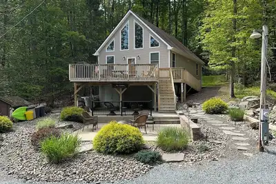 Image de Charming 3-bedroom house with Loft & 2 Double Beds in fabulous Greentown