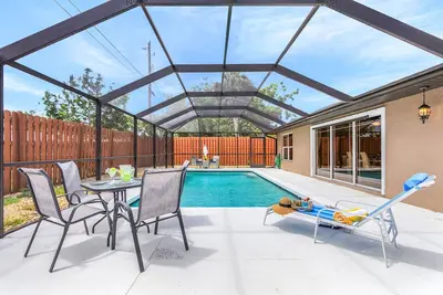 Image de Saltwater Pool, Pet Friendly, Grill and Picnic Table - A Time for Paws - Roelens Vacations