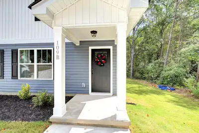 Image de Sweet, charming and restful home.