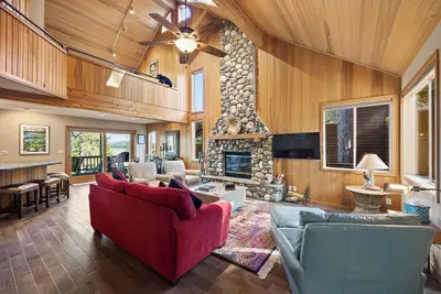 Image de Smith's Conifer Chalet - Dog Friendly Northstar Home near Golf, Private Hot Tub and Hoa Access