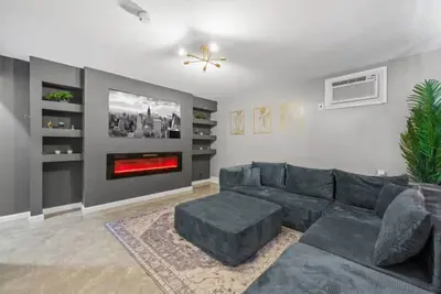 Image de Free Parking | 1 min Nyc Train| Sleeps 12