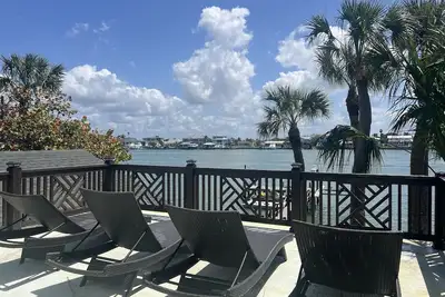 Image de Water Front Home, with a short stroll to beach in Clearwater.