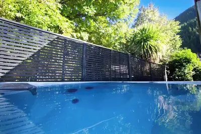 Image de - Kiwi Batch - Easy Walk To Town - Hot Tub -