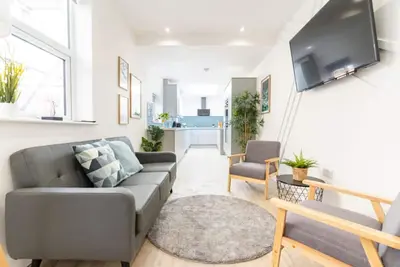 Image de Lawson | 5 Bedroom | 2 Bath