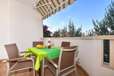 Garçonnière avec la terrasse et la vue sur le mer Tucepi, Makarska (As-23944-b)