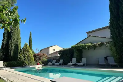 Image de Villa Nicole avec piscine & jardin parking cœur du Luberon proche Gordes Ménerbe