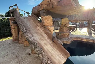 Image de Luxurious Waterfront Villa Tropical Oasis!