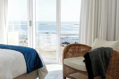 Image de Your shoreline escape, painted in Shades of Blue.