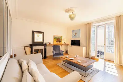 Image de Lumière & Charme : Votre Cocon en plein Vannes