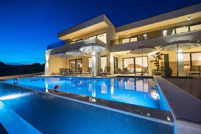Image de Luxury Villa Nuova with heated pool