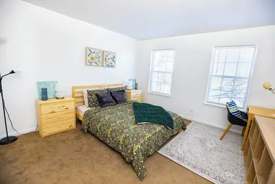 Image de Serene 5-Bedroom Retreat, Oswego