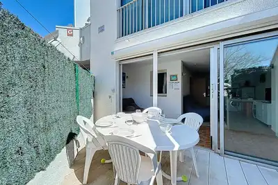 Image de Appartement en front de mer avec terrasse et piscine