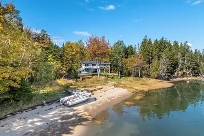 Image de Private, Waterfront Home on Dyers Bay!