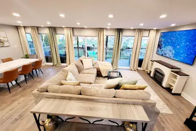 Image de Cozy Waterfront 3-bedroom villa with fitness/theater/game room, WiFi in Dundalk