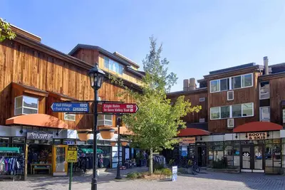 Image de Convenient 2br in Lionshead Village next to Eagle Bahn Gondola with heated pool