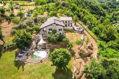 Image de Charming 4-bedroom farmhouse in enchanting Tuscany close to mountains and sea.