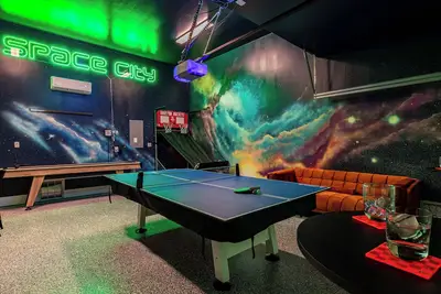 Image de Space City -  Prof. Design, Game Room, King Bd