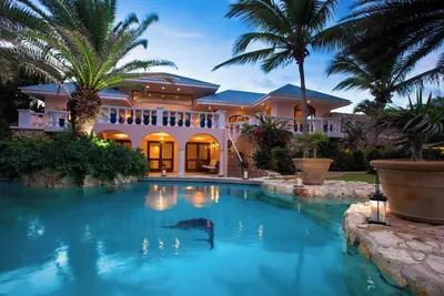 Image de Spacious 10-bedroom villa in lovely George Hill with WiFi, Ac