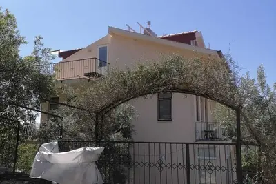 the tulip houses  - 3 bedroom apartment