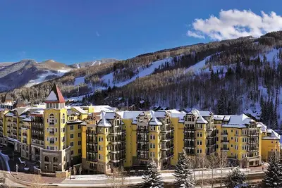 Image de 2-bedroom at the Ritz/Carlton Club in fabulous Vail with kitchen, W/D and deck