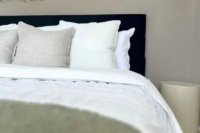 Image de Relax & Recharge in a Modern 2-Bedroom Condo Prime Location