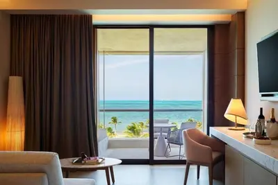 Image de Opulent Beachfront Stay | Spa, Swimming Pools, Kids’ Water Park