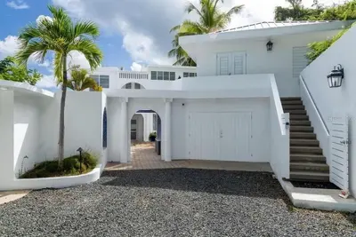 Image de Las Terrazas\nWonderful 6-bedroom villa with gorgeous pool in tropical Vieques