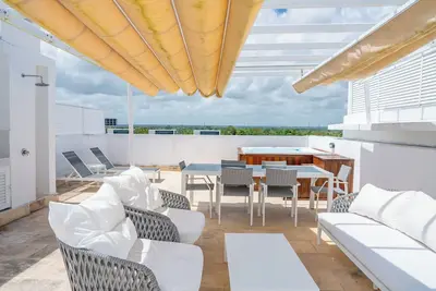 Image de Splendid 2-bedroom Penthouse with Private Rooftop & Jacuzzi in Cozy Punta Cana