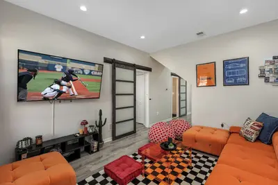 Image de Backyard Dome, Games, Home in Corktown 4bd 2ba