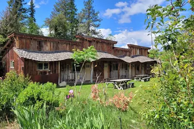 BunkHouse Inn Room 5-Dog Friendly, Walk to Downtown Winthrop!
